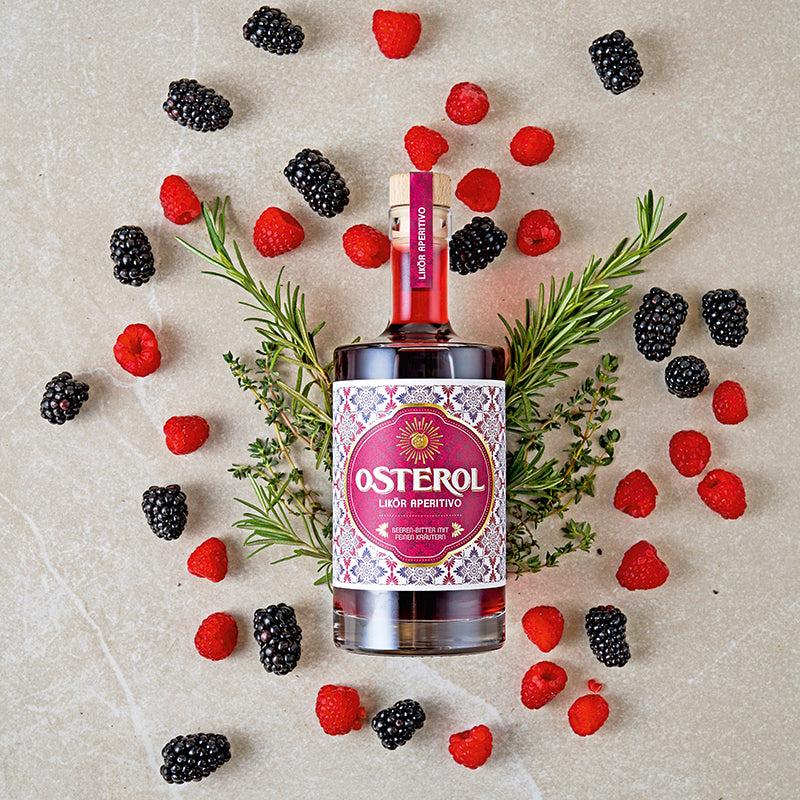 Osterol Likör - Beeren-Bitter dargestellt mit Aromen