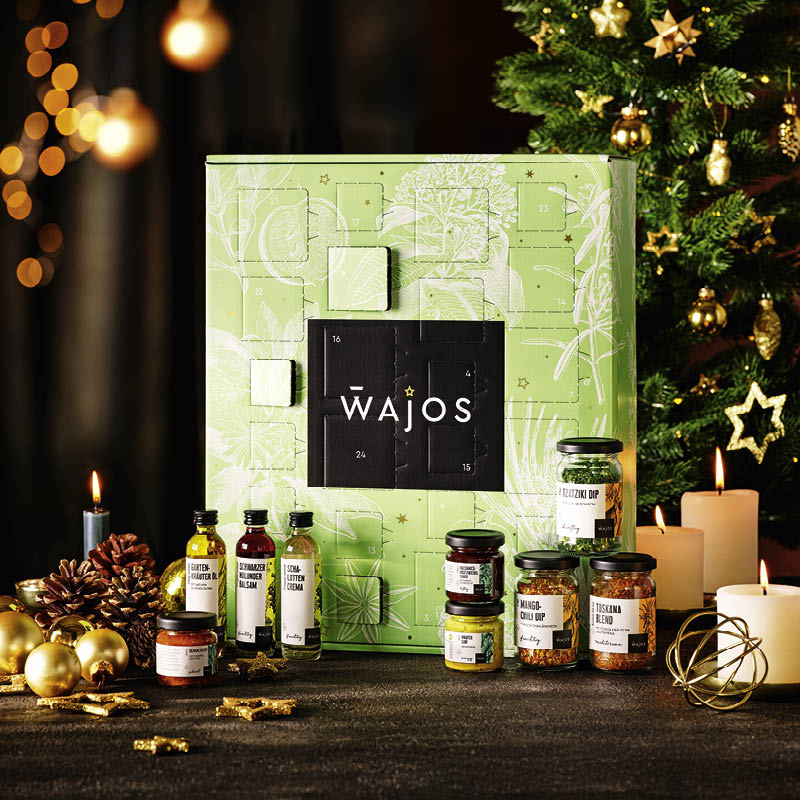 Adventskalender Küche vegan mit weihnachtlicher Deko und Produkten
