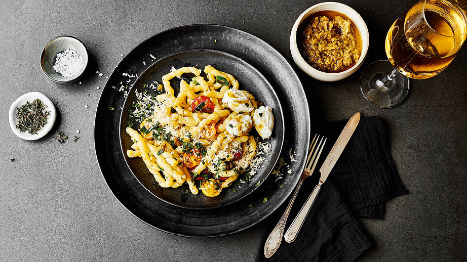 Wajos Wein und Nudeln.