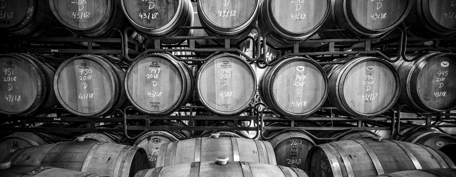 WJO Rotweinfässer.