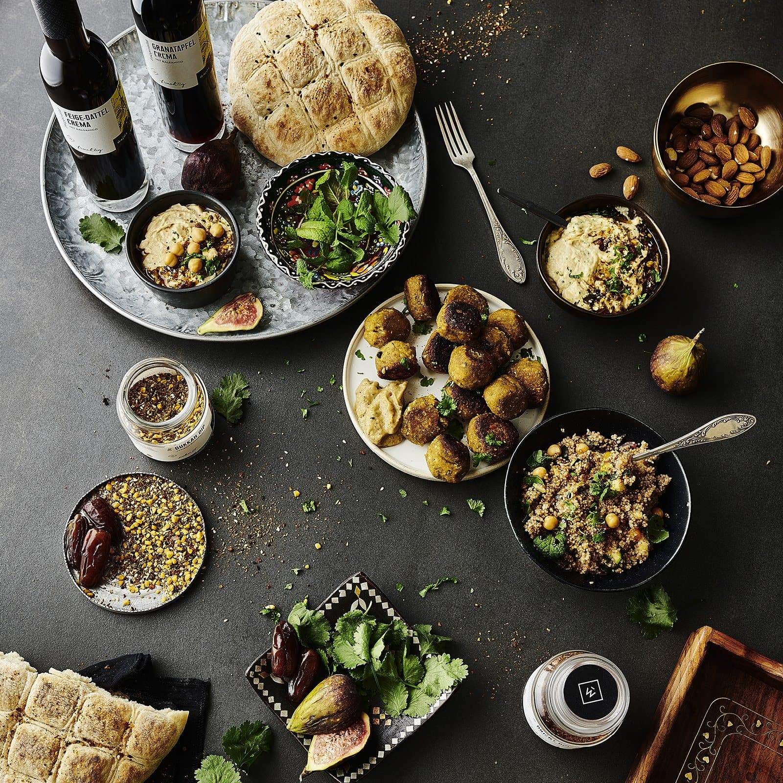 Orient Set - 4 Produkte liegend dargestellt mit Gerichten