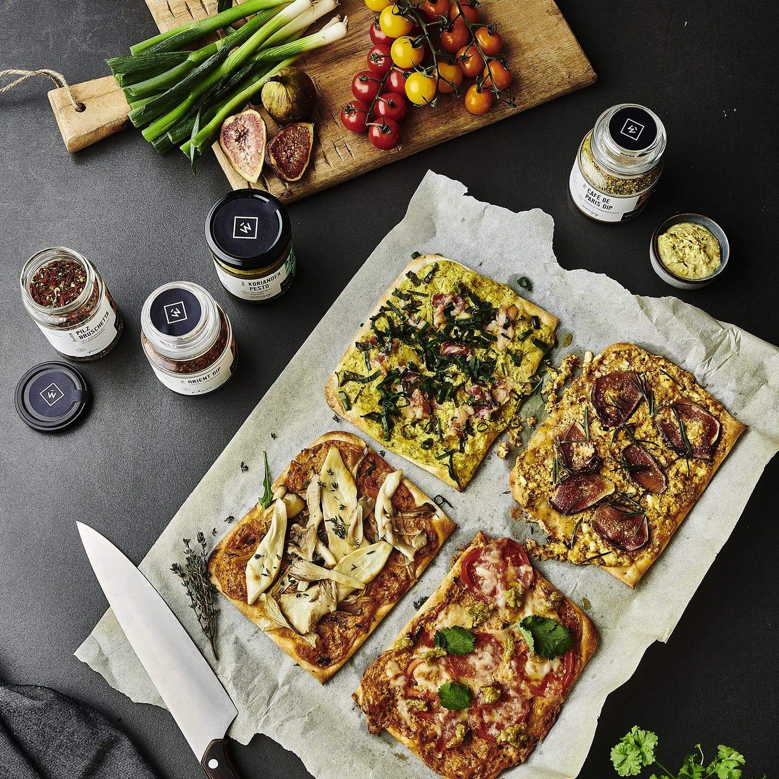 Flammkuchen Set - 4 Produkte abgebildet mit Flammkuchen