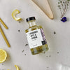 Rhabarber, Apfel &amp; Thymian Tonic Sirup dargestellt mit Aromen