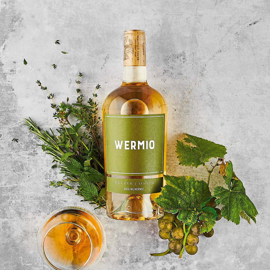 Wermio Riesling Vermouth dargestellt mit Aromen